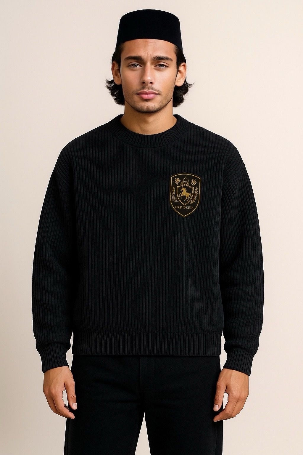 Pull noir en maille Fantasia Crest — Oversized — Dar Deeja